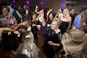 Party mit der Braut auf einer Hochzeit in Murnau im Hotel Alpenhof