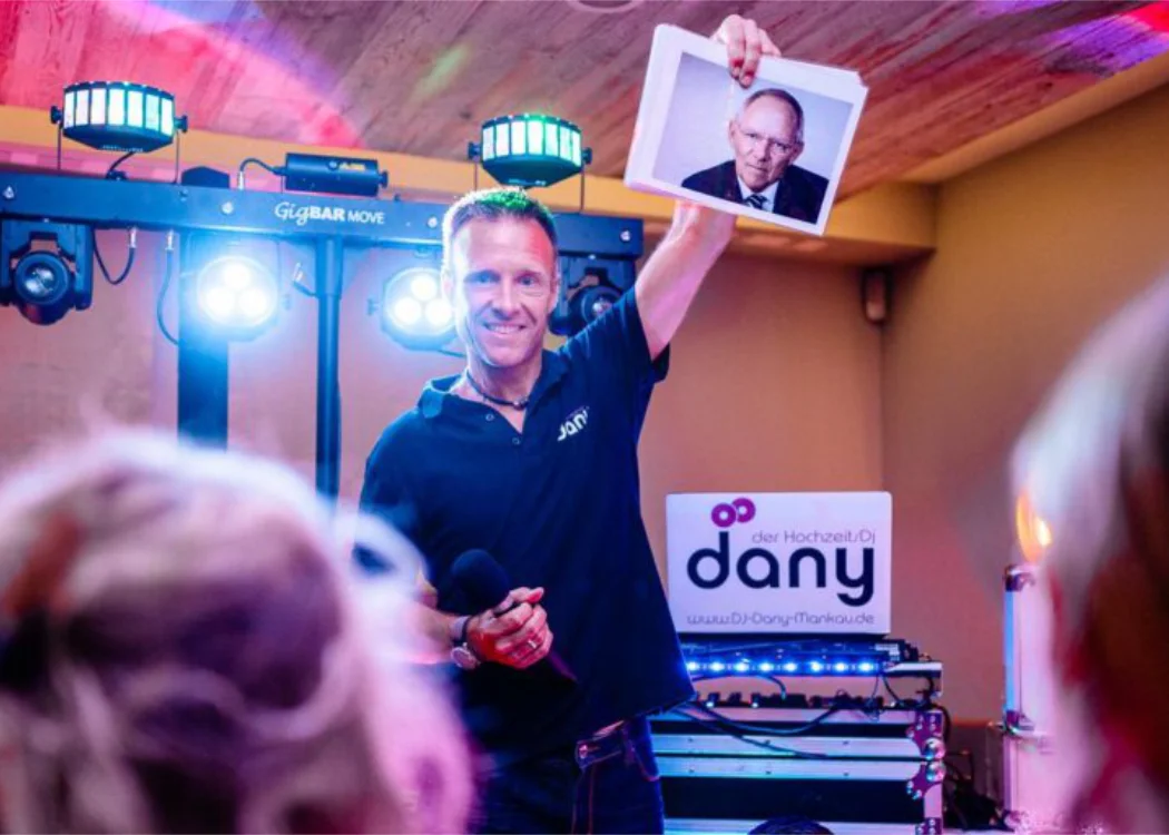 DJ Dany moderiert eine Hochzeit und sorgt für Stimmung