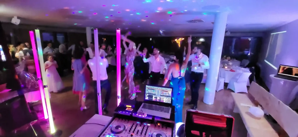 Dj Dany sorgt für Stimmung auf der Hochzeit im dasMEI