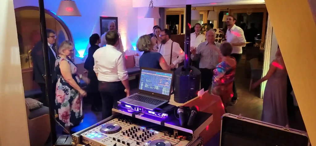 Dj Dany sorgt für Stimmung am Achensee auf der Hochzeit