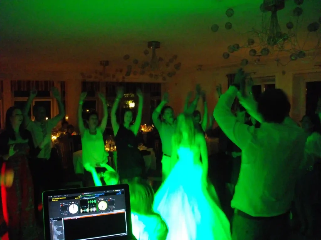 Dj Dany macht Stimmung am Langwieder See zur Hochzeit