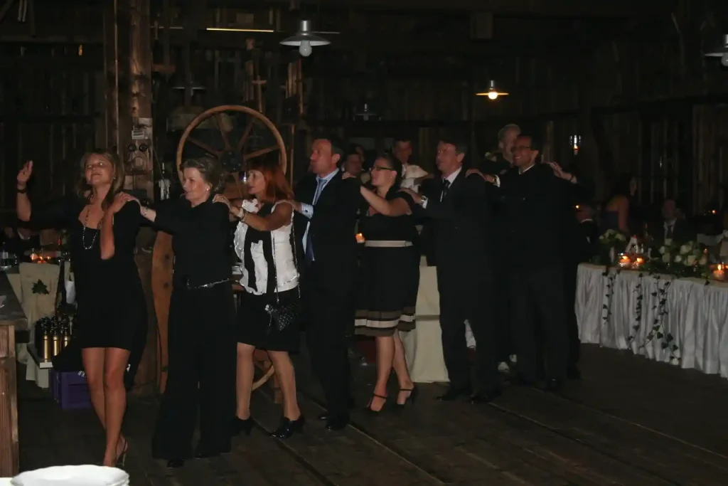 Polonaise auf der Hochzeit in Tirol