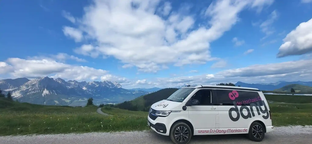 Dj Dany auf dem Weg zur Hochzeit