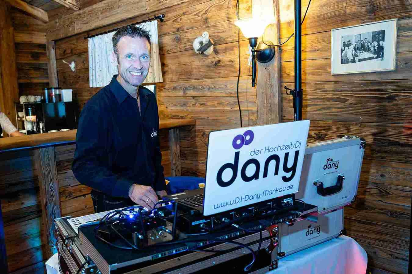Dj Dany sorgt für die Stimmung auf der Party Alm