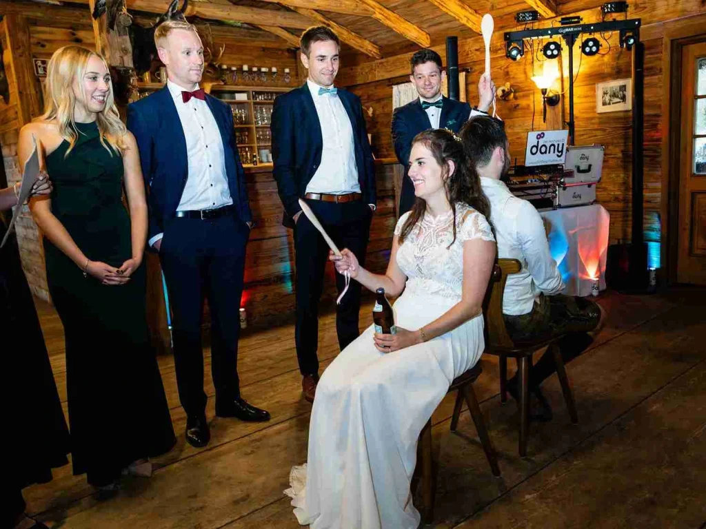 Spiele werden auf der Hochzeit von Dj Dany in der Party-Alm mitmoderiert.