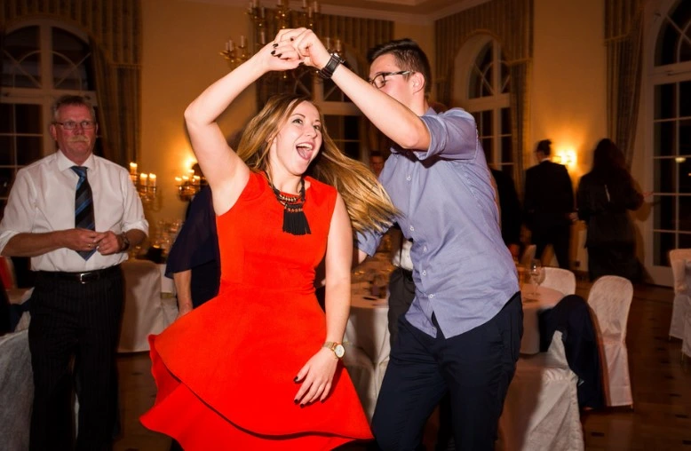 Dj Dany bringt die Gäste auf der Hochzeit zum tanzen 