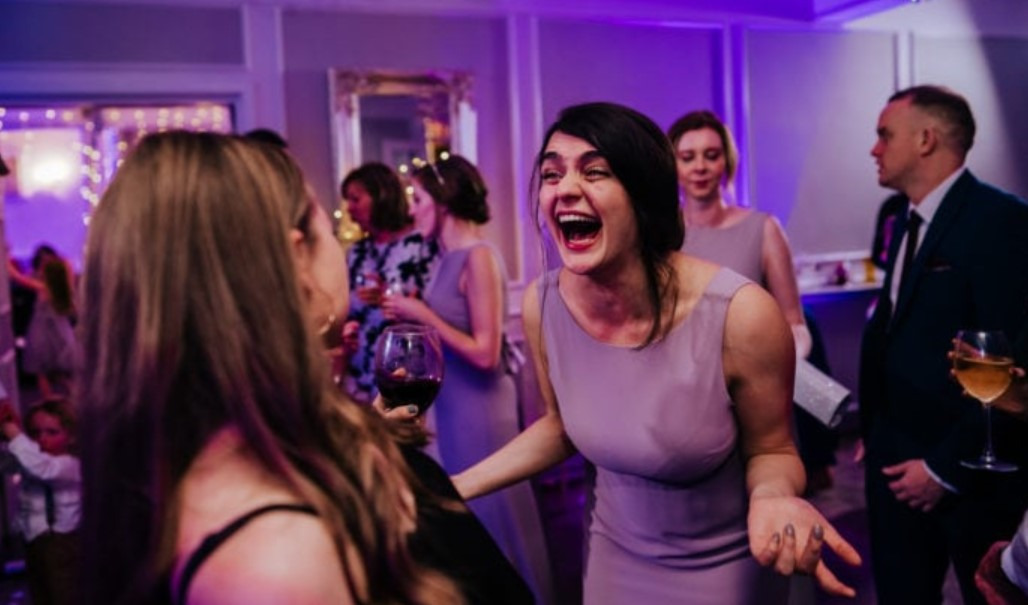 Die Gäste der Hochzeit in Bad Wörishofen tanzen alle mit.