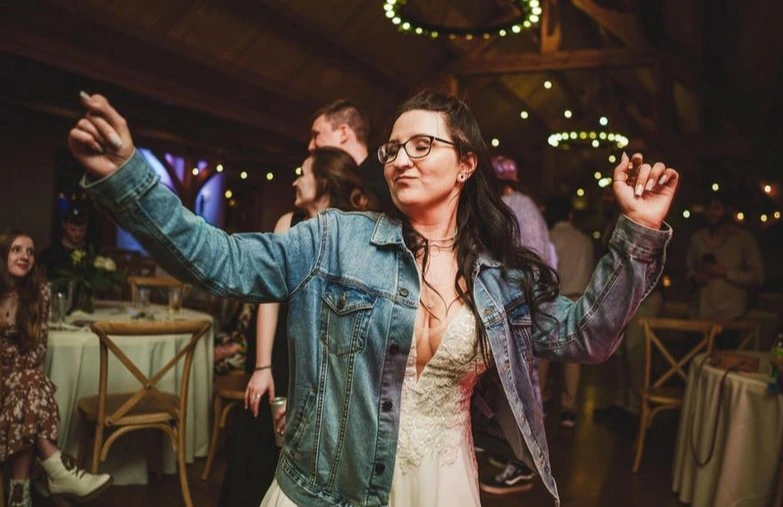 Dj Dany sorgt auf der Hochzeit mit guter Musik für die Party