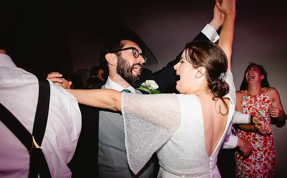 Dj Dany spielt auf der Hochzeit den Brautwalzer welchen sich das Brautpaar wünscht.