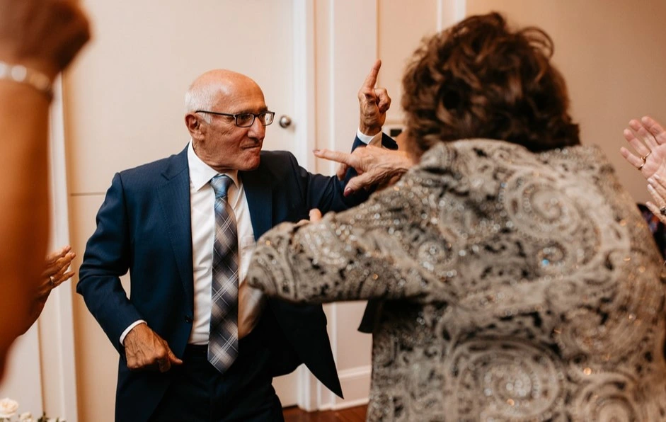 Jung und aLt tanzen auf der Hochzeit in Moosinning mit Dj Dany