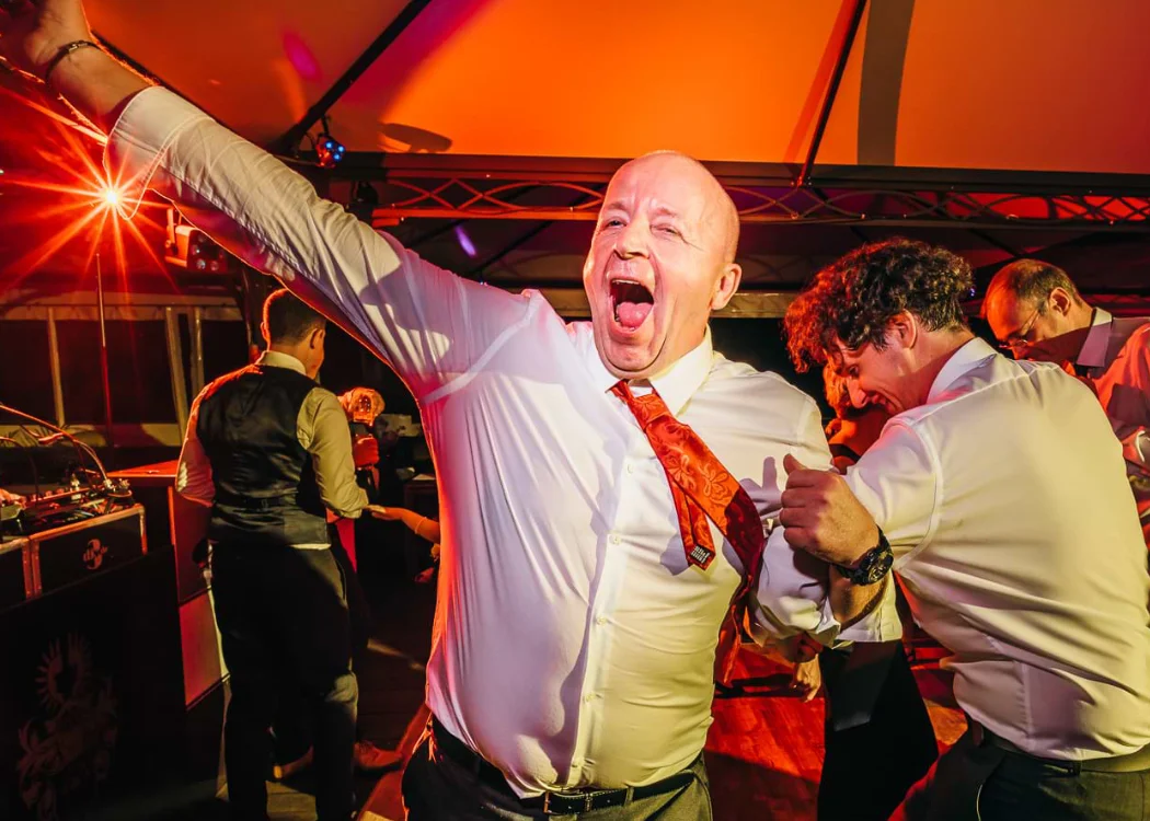 DJ Tirol sorgt für eine großartige Partyatmosphäre auf der Hochzeit