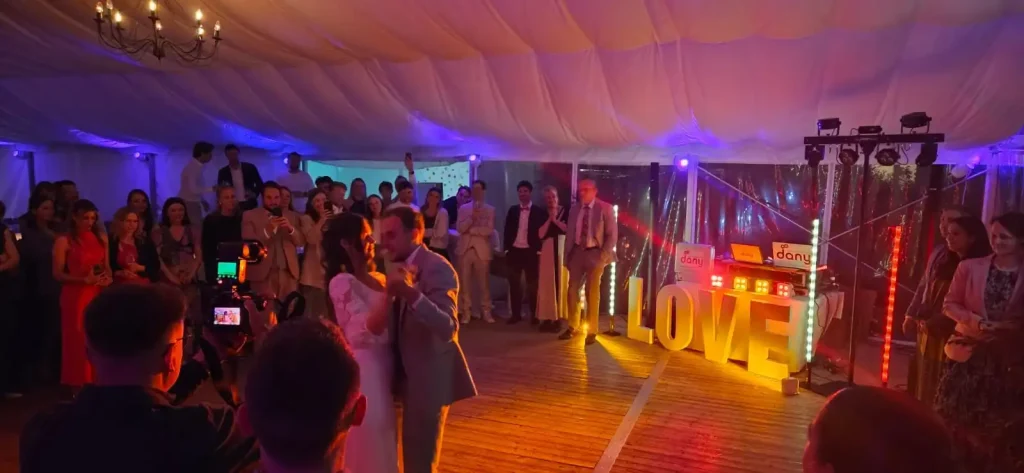 Dj Dany sorgt für den richtigen Brautwalzer auf der Hochzeit im Aumeister