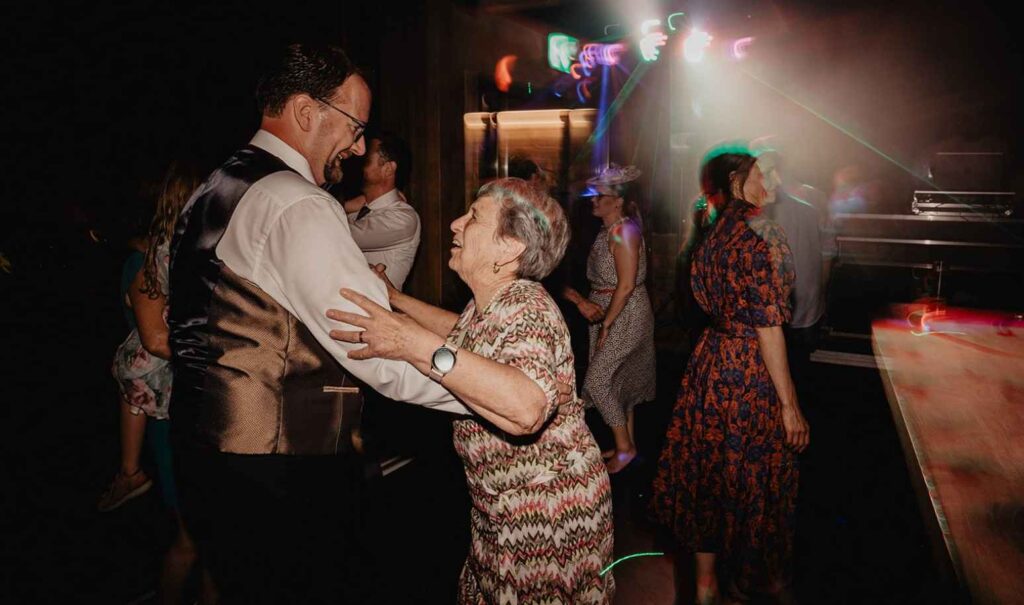 Dj Dany soielt auf der Hochzeit Musik für Jung und Alt in Ampermoching