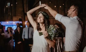 Dj Dany spielt auf der Hochzeit die ersten Lieder in der Eventlocation beim strich