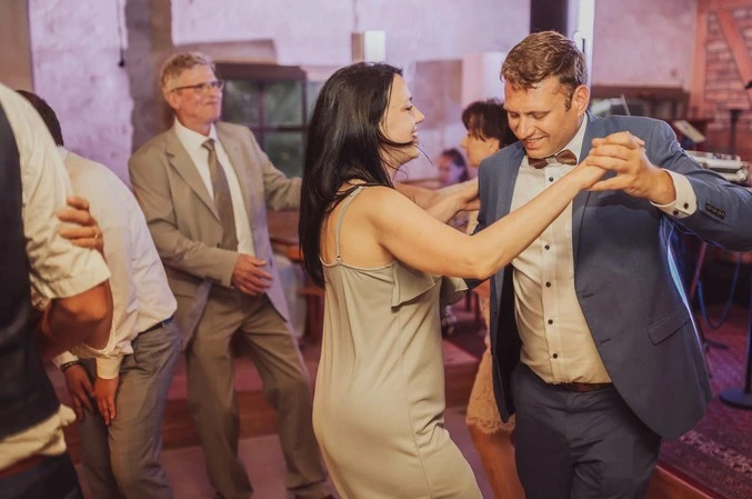 Ausgelassene Stimmung zur Party im Filzenklas mit HochzeitsDj Dany