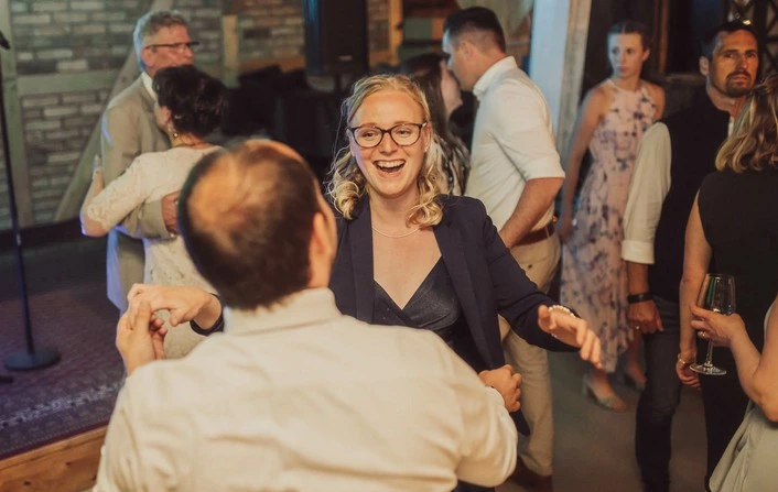 Auf einer Hochzeit sorgt Dj Dany für beste Stimmung bei allen Hochzeitsgästen