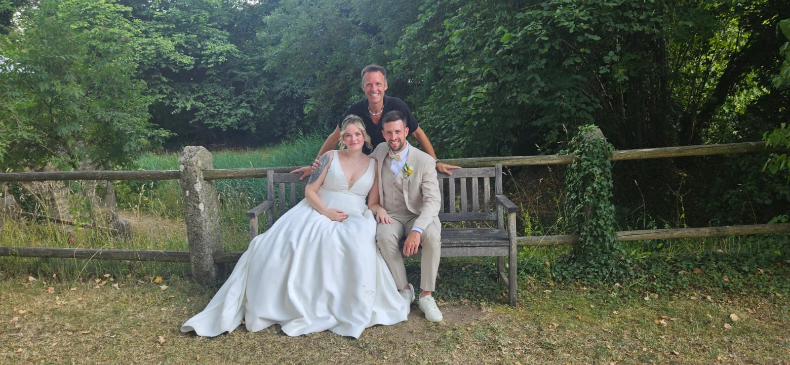 Dj Dany mit dem Brautpaar auf einer Hochzeit in der Alten Gärtnerei