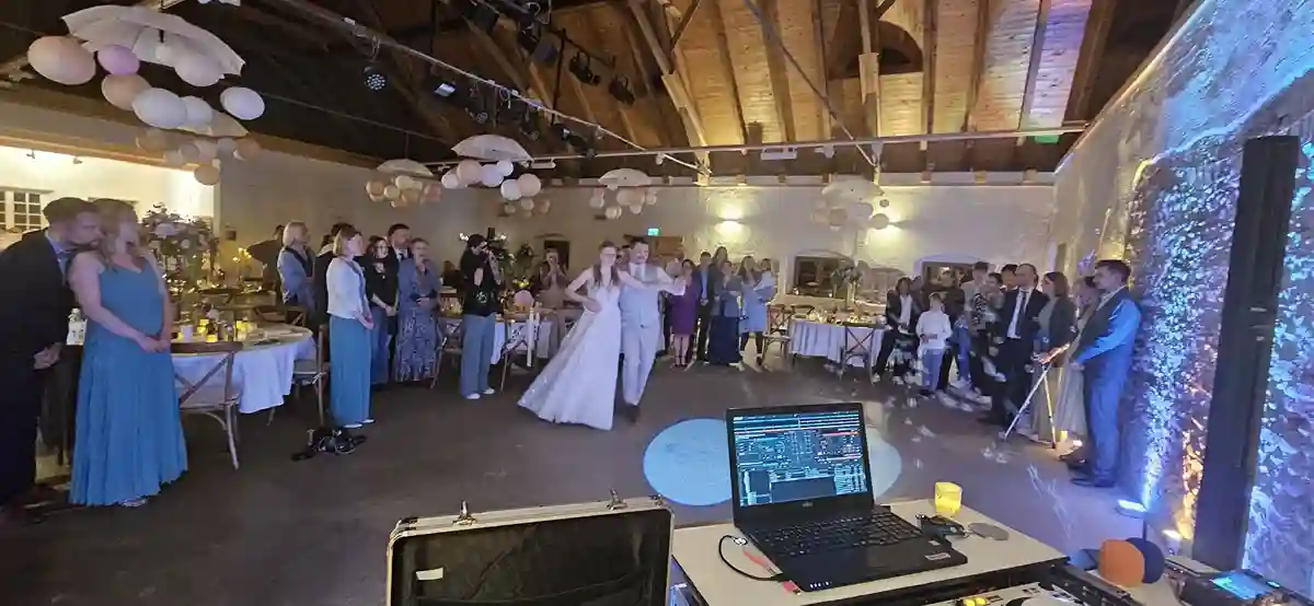 Dj Dany garantiert auf der Hochzeit für Gute Stimmung schon beim Eröffnungstanz