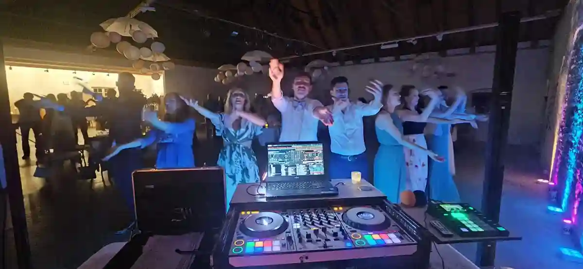 Ausgelassene Stimmung zur Party in Starnberg mit HochzeitsDj Dany